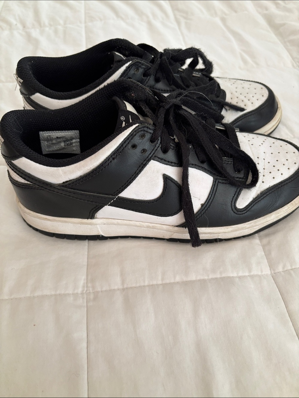 Nike Boys Sz 5.5 Black & White Low-Top Sneakers